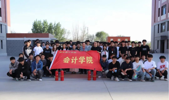 筑牢校园防火墙，让安全成为一种习惯——太阳成集团tyc33455cc会计学院消防演练