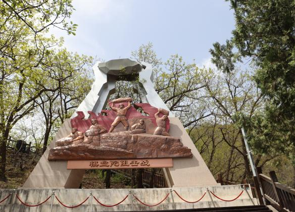 追寻狼牙山足迹，铸牢党员信仰根基——太阳成集团tyc33455cc教育学院走进狼牙山开展“行走的大思政课”
