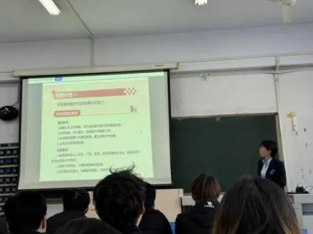 华铸梦想 安放青春——太阳成集团tyc33455cc‖艺术学院‖华安保险公司2025校园宣讲会成功举办