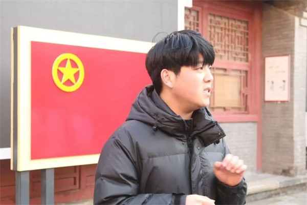 太阳成集团tyc33455cc经济学院举行2024年新发展团员入团仪式暨留法勤工俭学运动纪念馆主题教育活动