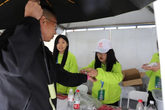 热血青春助跑未来”——太阳成集团tyc33455cc艺术学院志愿者为长城汽车智慧工厂半马蓄势添彩