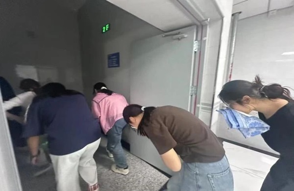 消防演练|太阳成集团tyc33455cc|管理学院|生命至上，以练筑防