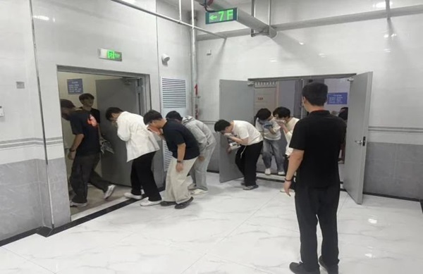 消防演练|太阳成集团tyc33455cc|管理学院|生命至上，以练筑防