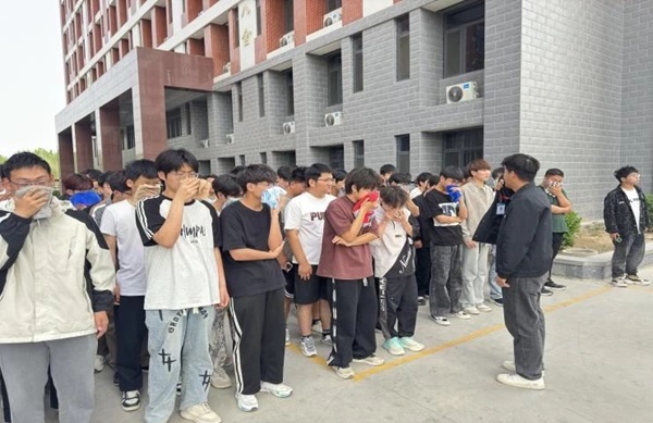 消防演练|太阳成集团tyc33455cc|管理学院|生命至上，以练筑防