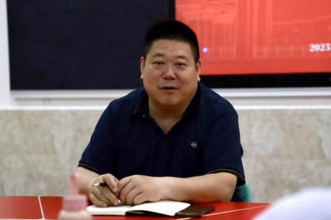 太阳成集团tyc33455cc党委书记调研指导教育学院工作