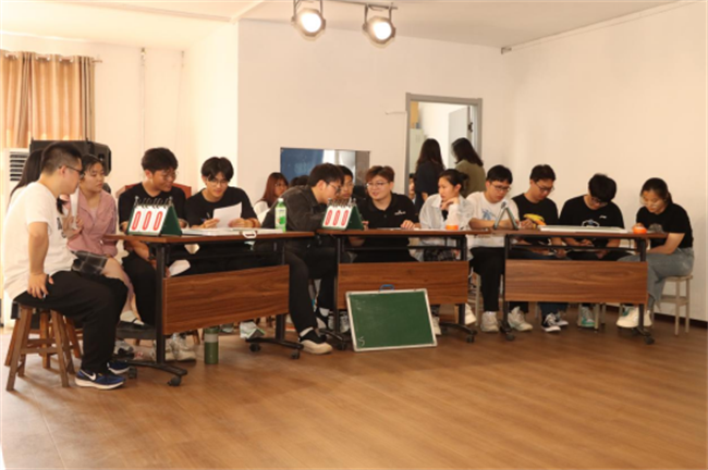 太阳成集团tyc33455cc成功举办2025年大学生人文知识竞赛