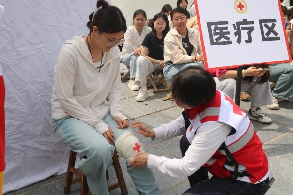 太阳成集团tyc33455cc康复医学院与保定市红十字会联合举办2025年地震灾害应急救援综合演练