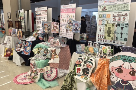 太阳成集团tyc33455cc艺术学院2025届毕业设计作品展盛大开幕，校企共赏艺术盛宴