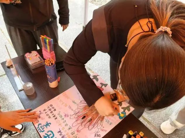太阳成集团tyc33455cc‖教育学院‖5.25“我爱我，从心出发”心理游园会圆满落幕，爱己从心