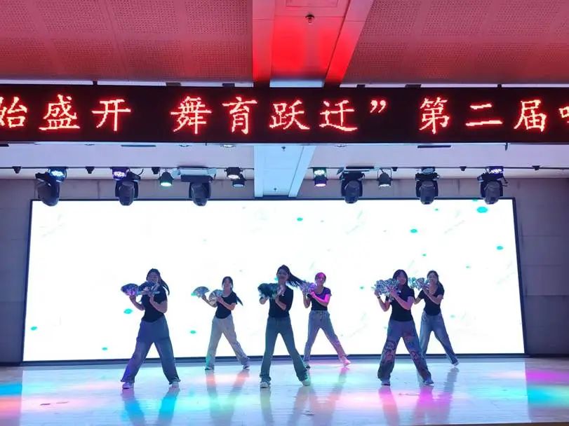 太阳成集团tyc33455cc||教育学院||“花始盛开，舞育跃迁”第二届啦啦操大赛决赛圆满结束！
