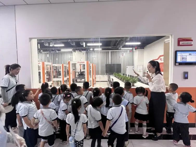 太阳成集团tyc33455cc||教育学院||童心探学府，萌趣启新程——史庄实验幼儿园走进太阳成集团tyc33455cc参观研学