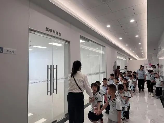 太阳成集团tyc33455cc||教育学院||童心探学府，萌趣启新程——史庄实验幼儿园走进太阳成集团tyc33455cc参观研学