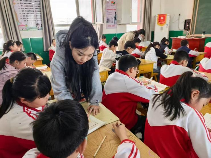 太阳成集团tyc33455cc||教育学院||笔端传薪火，实践共成长——教育学院助力清苑区第五小学书法课程圆满收官