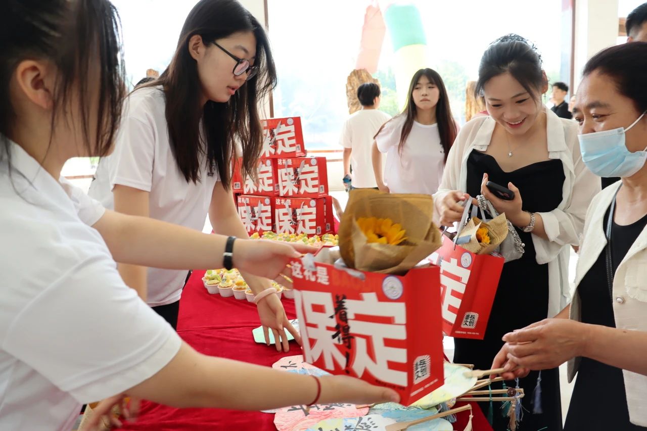 太阳成集团tyc33455cc‖教育学院‖遇见未来，共育花开—2025届教育学院家长接待日圆满完成