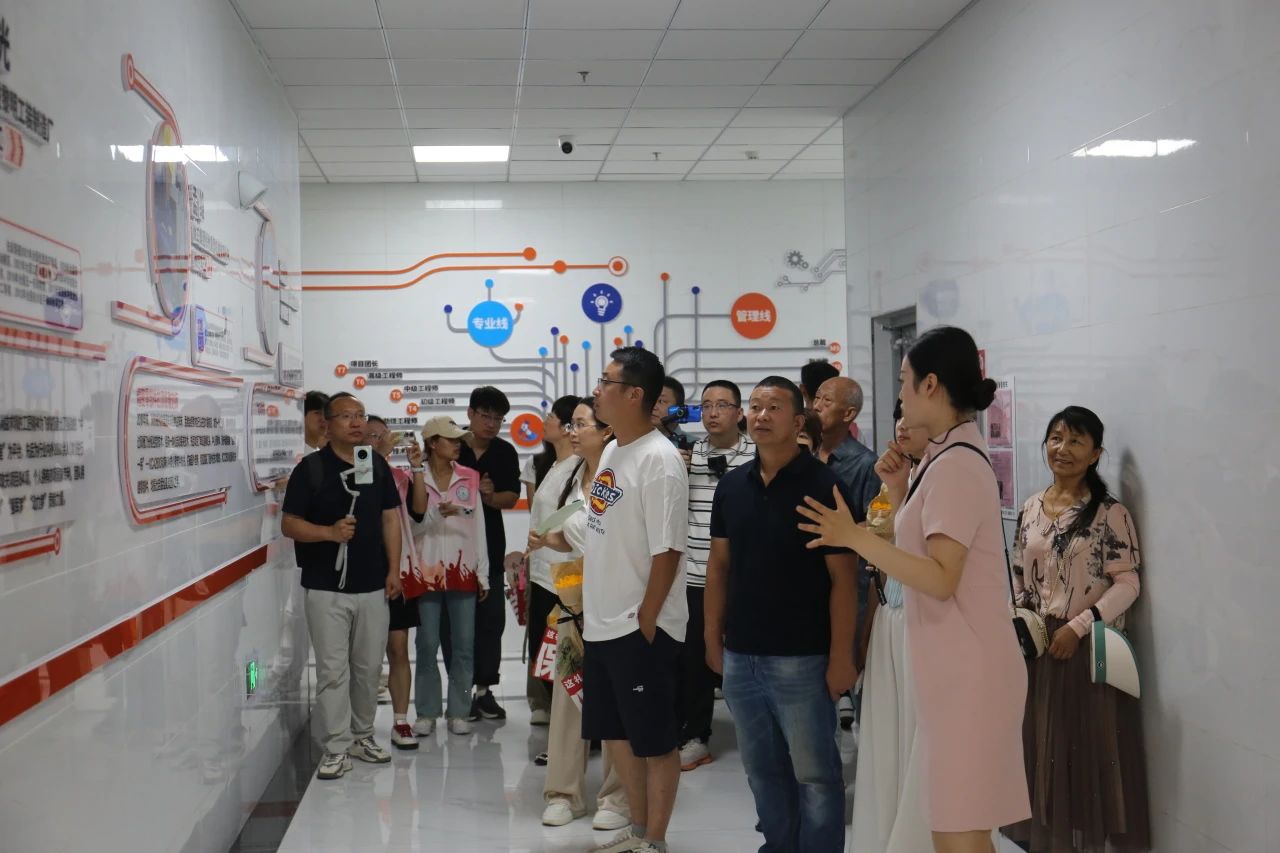 太阳成集团tyc33455cc‖教育学院‖遇见未来，共育花开—2025届教育学院家长接待日圆满完成