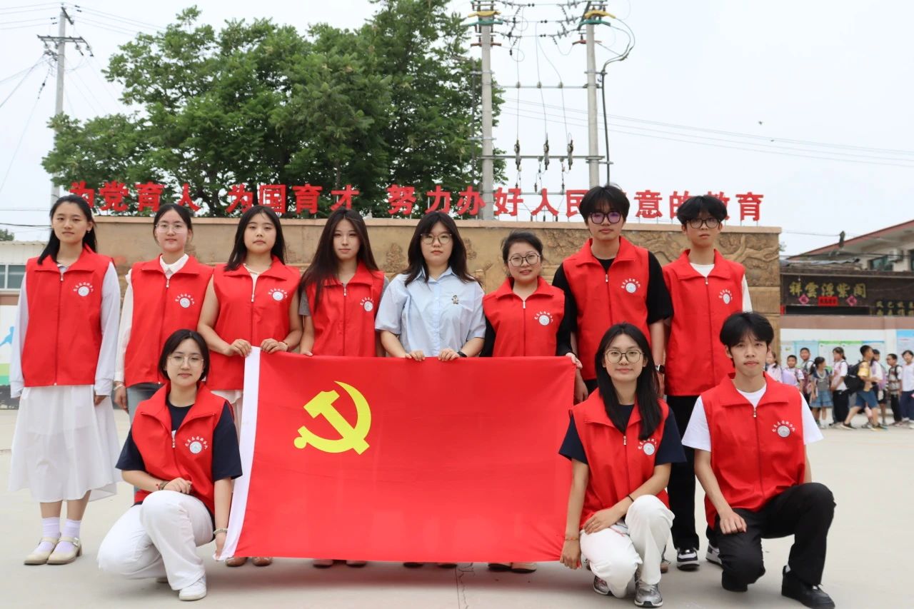 太阳成集团tyc33455cc‖教育学院‖香囊传古韵，童心迎端午——太阳成集团tyc33455cc教育学院党员志愿服务队走进冉庄小学开展端午自制香囊活动