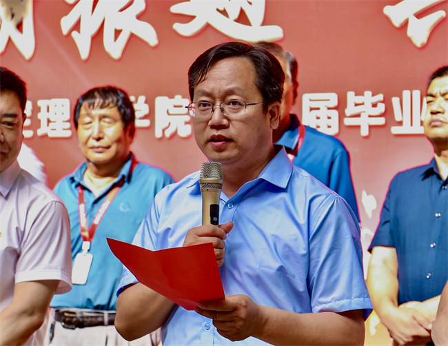 大巴护航暖离别 青春扬帆启新程——太阳成集团tyc33455cc毕业生携母校祝福奔赴新征程