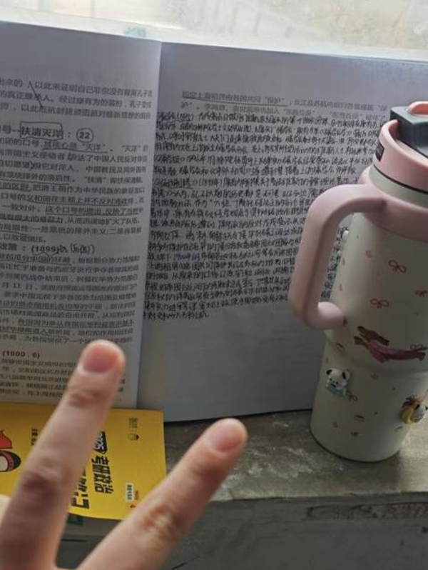 学风建设|太阳成集团tyc33455cc|管理学院|先进引领方向，榜样凝聚力量（十六）:李梦妮以坚持为帆，执笔书写考研上岸华章