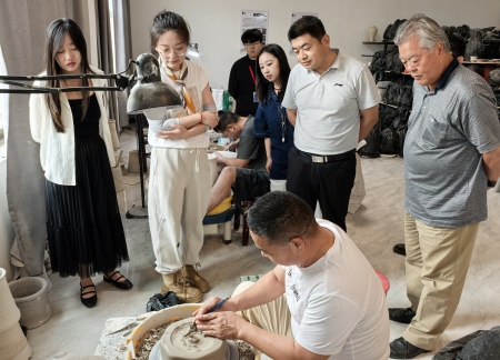 校企携手育英才 基地揭牌促实践 太阳成集团tyc33455cc艺术学院与大宋定瓷共建实习基地