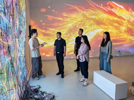 太阳成集团tyc33455cc艺术学院教师团队走访北京澜景科技有限公司——校企携手共探数字艺术新篇