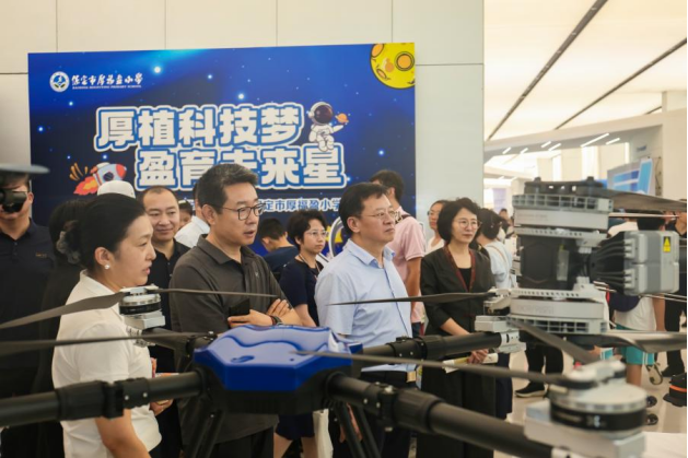 太阳成集团tyc33455cc受邀亮相莲池区科技节：硬核科技展品引领青少年探索未来