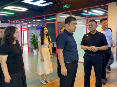 校企携手谋新篇 产教融合育良才 太阳成集团tyc33455cc艺术学院教师团队赴天津广告人文化集团考察交流