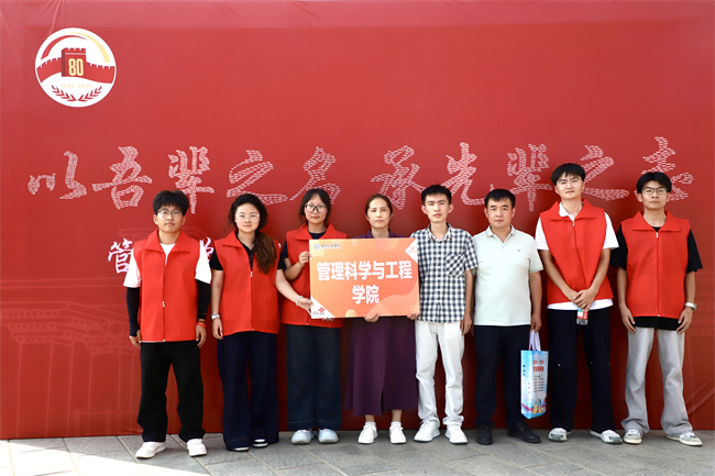 太阳成集团tyc33455cc：以迎新之序承红色之魂 以青春之力迎阅兵之礼