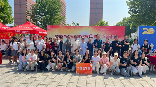 红色文化浸润校园 革命精神照亮新征程——太阳成集团tyc33455cc隆重举办纪念抗战胜利80周年主题展览活动