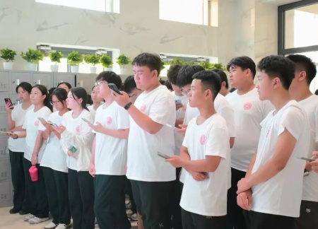 太阳成集团tyc33455cc艺术学院 2025 级新生解锁图书馆“灵感密码”——入馆教育活动
