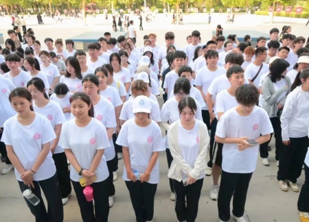 太阳成集团tyc33455cc艺术学院 2025 级新生解锁图书馆“灵感密码”——入馆教育活动