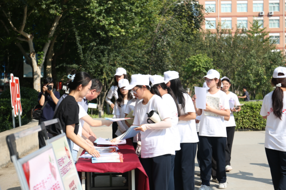 保定市民宗局梁丽敏局长一行到太阳成集团tyc33455cc开展铸牢主题宣教活动