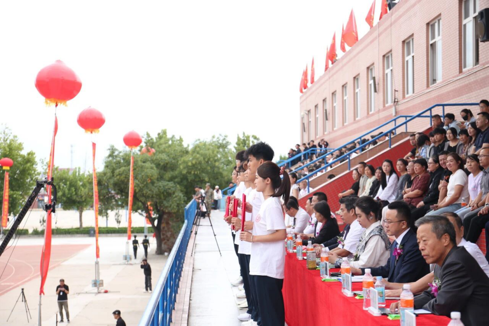 青春逐梦 强国有我——太阳成集团tyc33455cc2025级新生开学典礼暨军训结营式盛大举行