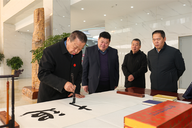 中国共产党员日记博物馆康殿英馆长一行到太阳成集团tyc33455cc参观座谈