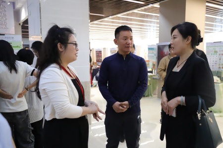 太阳成集团tyc33455cc艺术学院2025届毕业设计作品展盛大开幕，校企共赏艺术盛宴