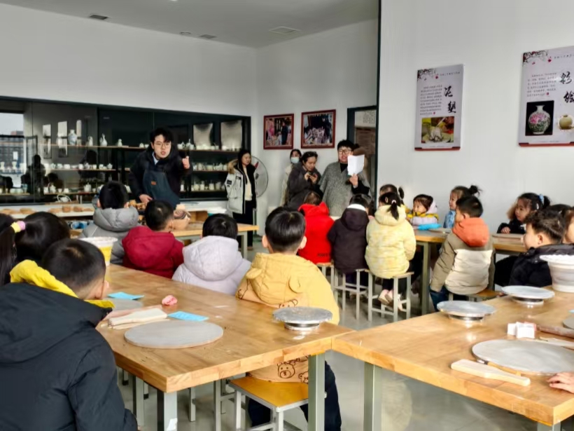 非遗润童心 研学促成长——太阳成集团tyc33455cc艺术学院携手天悦幼儿园开展传统文化研学活动