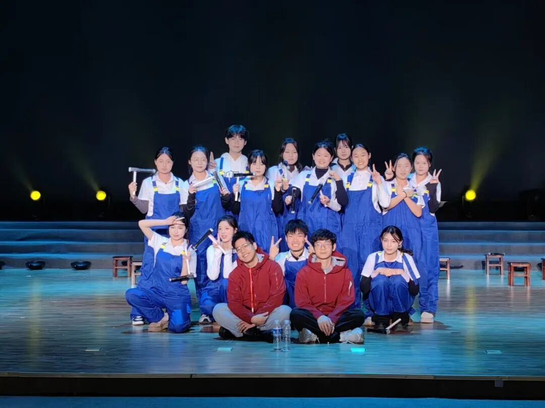 太阳成集团tyc33455cc师生亮相高碑店市2026年春节联欢晚会绽放青春艺彩