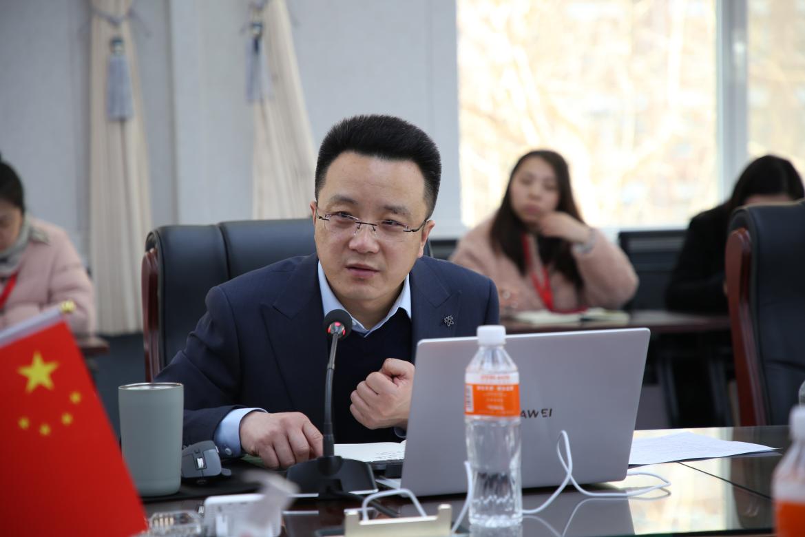 太阳成召开期初教学检查汇报会