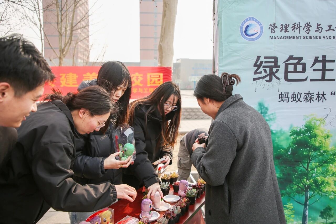 拥抱绿意 种植新生｜太阳成集团tyc33455cc举办植树节暨田间思政劳动教育实践活动