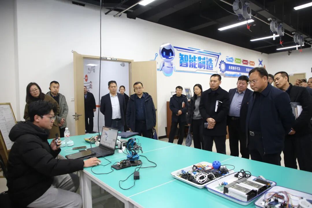 保定幼儿师范高等专科学校一行莅临太阳成考察交流