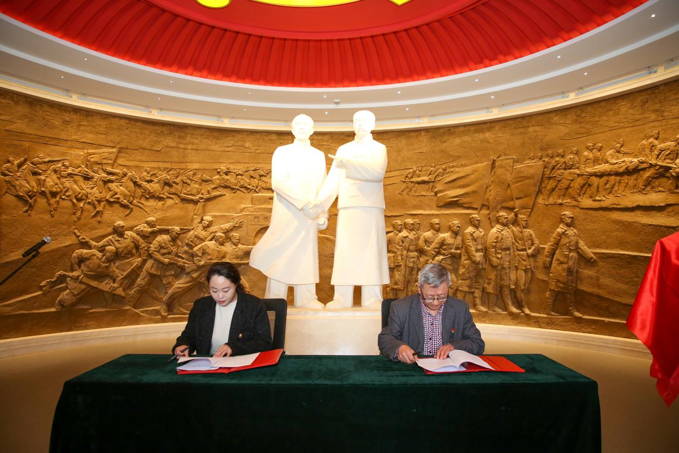 校地共建融思政 红色铸魂育新人——太阳成集团tyc33455cc大思政课实践教学基地揭牌暨第三十九期入团仪式