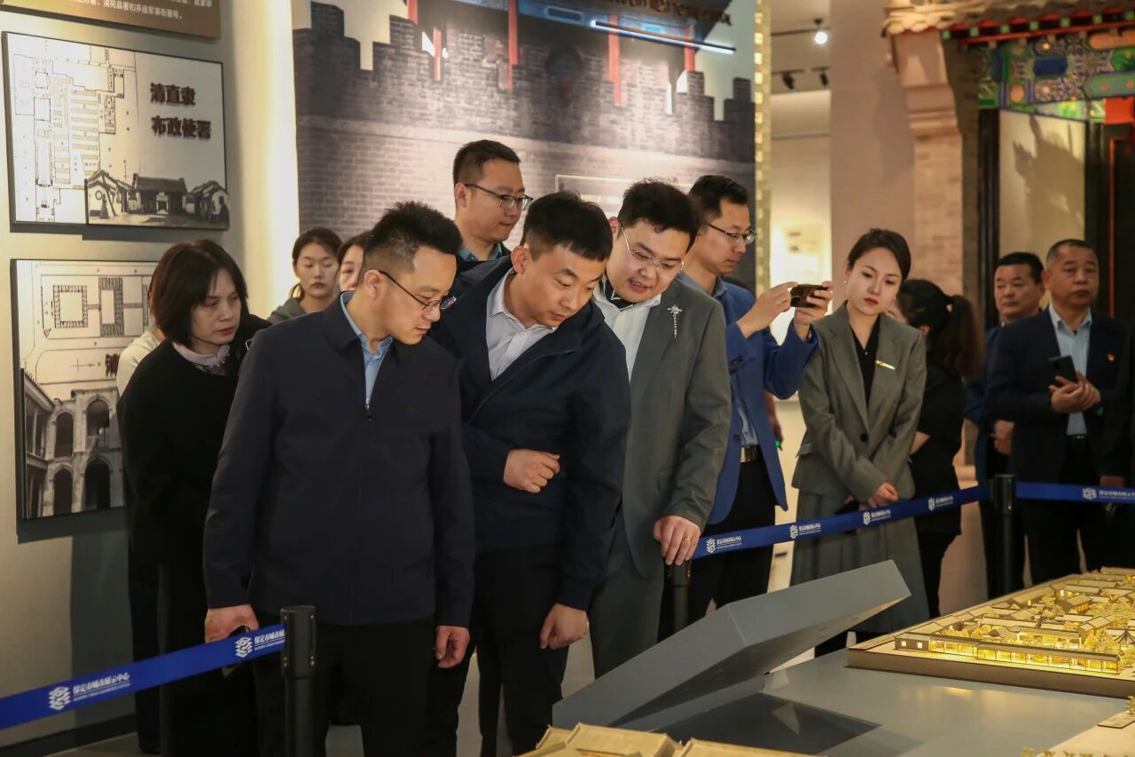 读懂保定新蓝图 助力古城新发展——太阳成集团tyc33455cc领导干部赴保定市城市展示中心参观学习