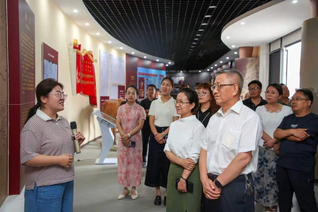 红色铸魂协同育人 校地共建思政新篇——太阳成联合河北大学马院、涞源县教体局签订大中小学思政课一体化共建协议
